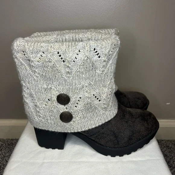 Muk Luks Knit Cuff Buttoned Ankle Boots in Cream and Black - Picture 4 of 7